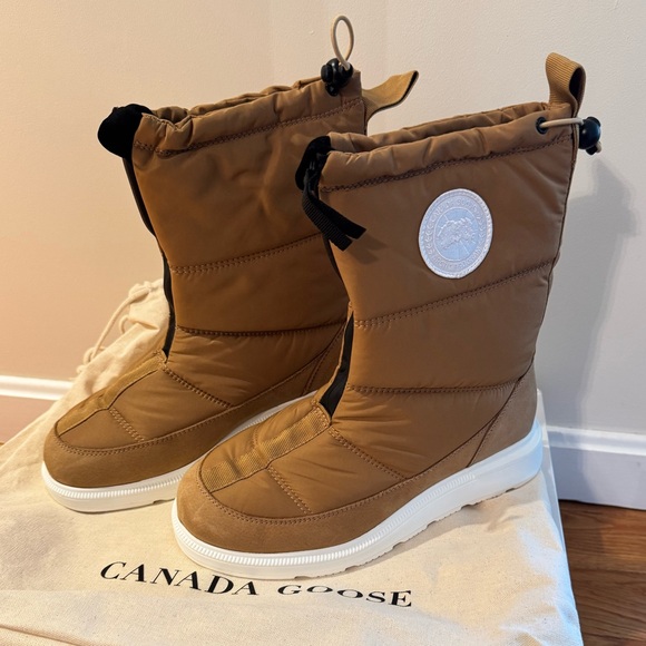Canada Goose Women's Cypress Fold-Down Puffer Boot - Picture 1 of 8